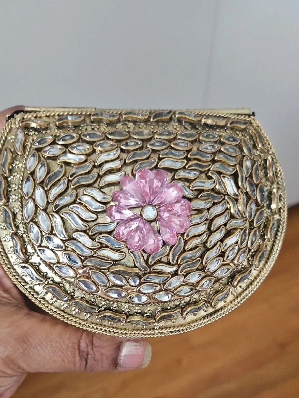 N/A elegant gold